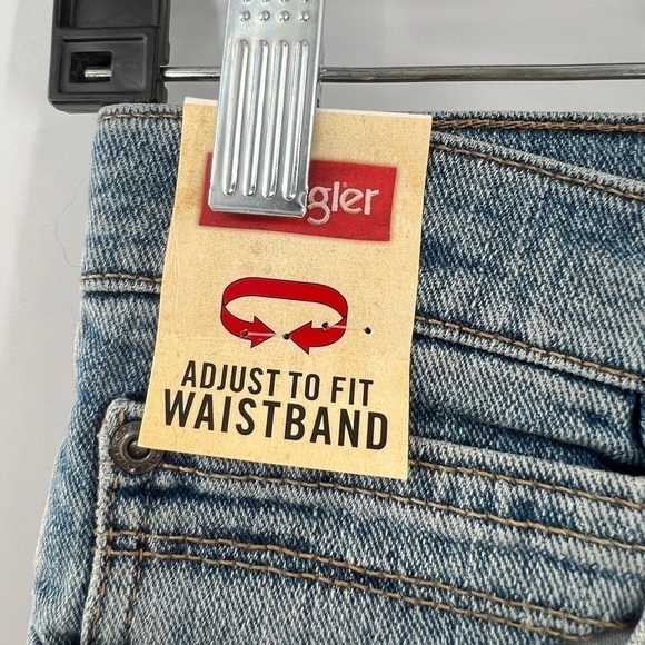 Wrangler relaxed seat & thigh blue jeans size 16R - Picture 3 of 9